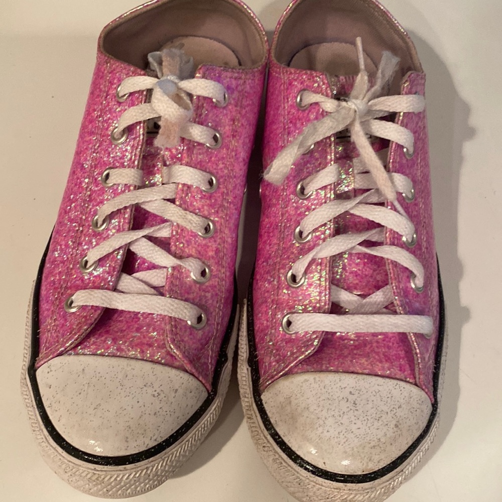 Chuck Taylor Converse glitter low tops